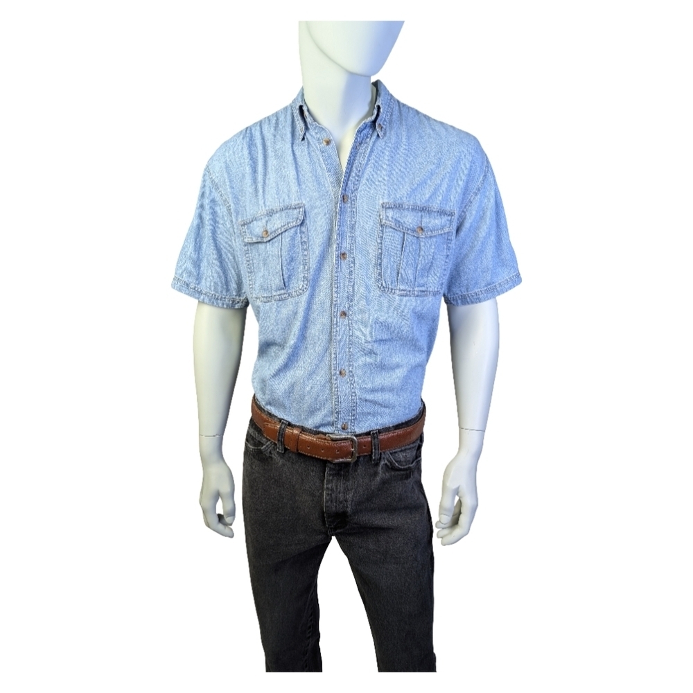 90s Vintage Light Wash Denim Tabi Short Sleeve Button Down Shirt | Size Medium